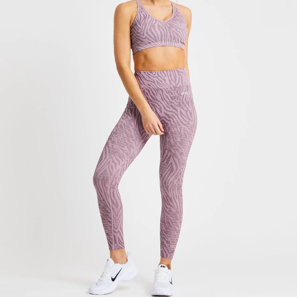 Selling these two whole set sports bra and leggings for only $160! Size XS.